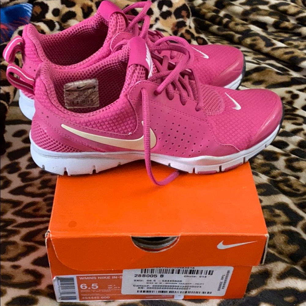 Nike - Picture 2 of 4